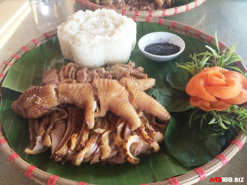 Thịt gà Móng Cổ chắc, ngon, không béo mỡ và có hương vị thơm ngon