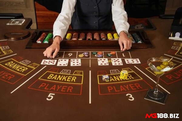 Rút bài ở cửa player khi tổng điểm 2 lá dưới 5