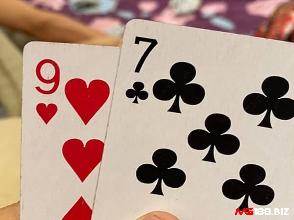 “16 dằn hay rút?” - 16 điểm và quyết định dằn