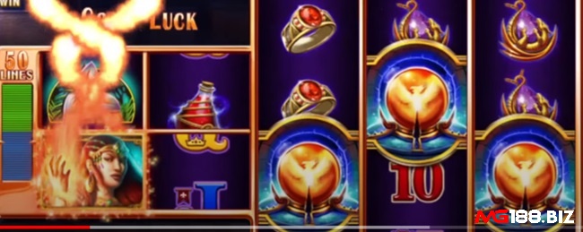 3 biểu tượng Scatter trên các cuộn số 9, 10 và 11 sẽ kích hoạt tính năng Free Spin