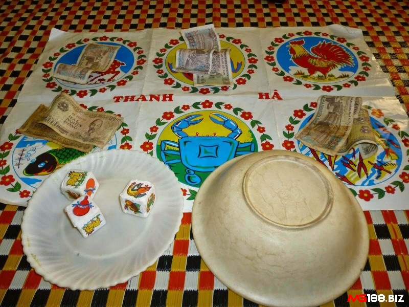 Lắc bầu cua còn được biết đến với tên gọi bầu cua tôm cá