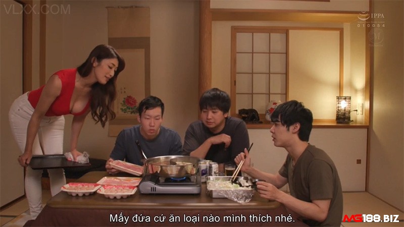 Chisato quyến rũ bạn thân của con trai mình