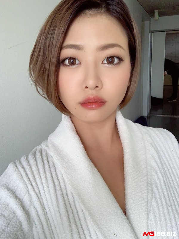 Kaho Imai tham gia ngành phim khiêu dâm từ năm 2019