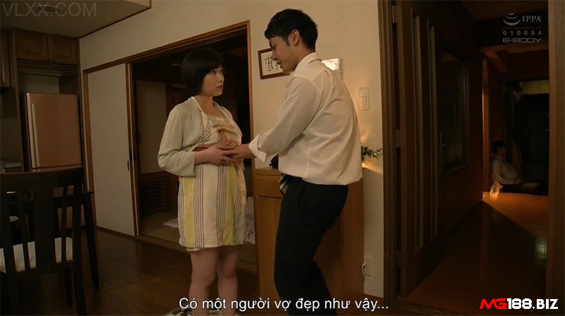 Saki đã gạ tình cậu nhân viên của chồng mình