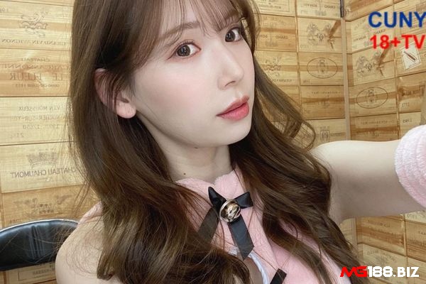 Tsumugi Akari là diễn viên phim18+ nổi tiếng