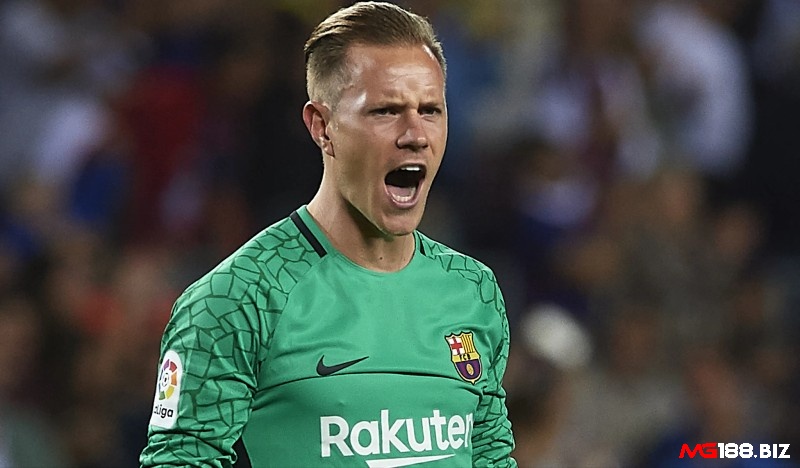 Ter Stegen là thủ môn tài năng và góp mặt vào đội hình xuất sắc nhất Barcelona