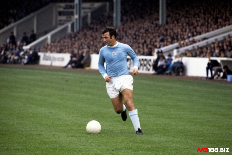 Đội hình xuất sắc nhất Manchester City có hậu vệ Glyn Pardoe
