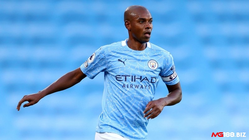 Đội hình xuất sắc nhất Manchester City - tiền vệ Fernandinho