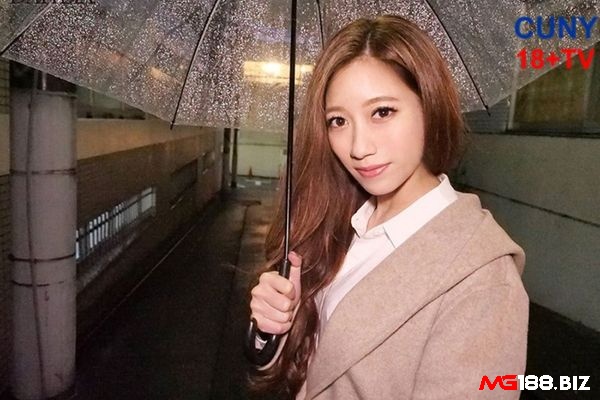 Rin là một nữ diễn viên JAV và nghệ sĩ ca hát đa tài