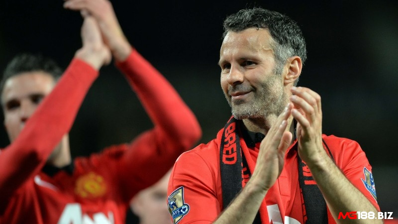 95% là tỷ lệ bình chọn cho Ryan Giggs, gần như toàn bộ người hâm mộ tin là anh phải có trong đội hình xuất sắc nhất Manchester United