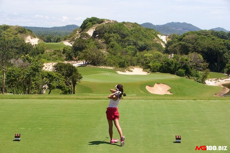 Sân golf The Bluffs cung cấp đầy đủ các dịch vụ và tiện ích