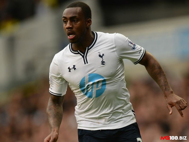 Hậu vệ cánh trái đội hình xuất sắc nhất Tottenham phải kể đến Danny Rose