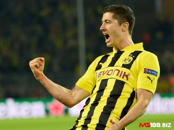 Lewandowski là cầu thủ chơi hay nhất của Dortmund
