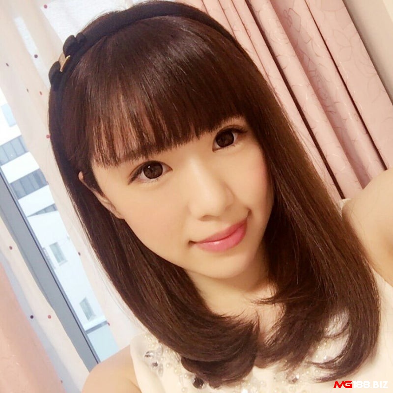 Haruna hoạt động trong nghề khi chỉ mới 20 tuổi và đạt được nhiều thành tựu đáng kể