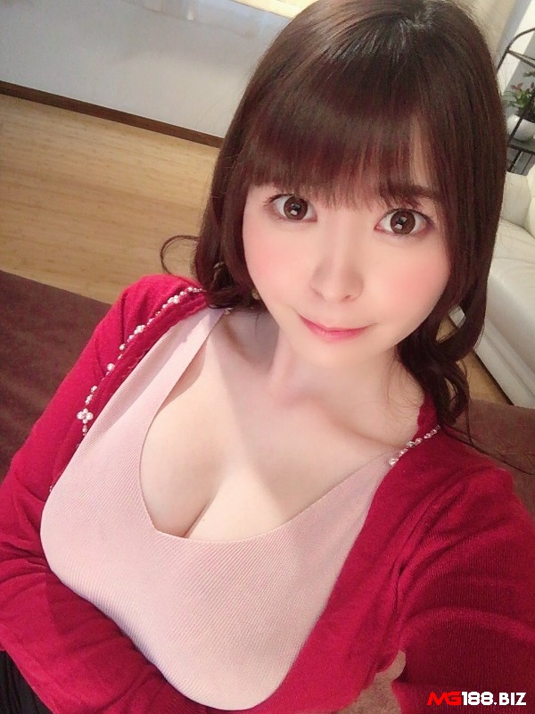 Karen là một nữ diễn viên JAV xinh đẹp với thân hình quyến rũ