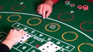 Kinh nghiệm chơi bài Baccarat: Chiến thuật từ chuyên gia 2025