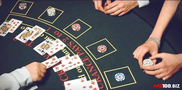 Soft hand có Át tính 11 điểm, hard hand không hoặc Át tính 1 điểm — yếu tố quan trọng trong Blackjack