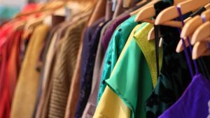 Giải mã giấc mơ thấy quần áo là điềm gì, đánh đề số gì?