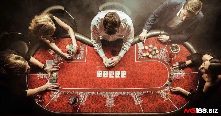 Kiểm soát cảm xúc và duy trì 'poker face' là chìa khóa giúp bạn không để lộ thông tin về bài trong quá trình chơi