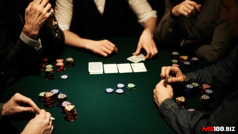 Học từ các cao thủ Poker giúp cải thiện kỹ năng qua kiên nhẫn, quan sát và rút kinh nghiệm