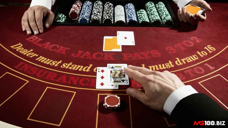 Bảo hiểm khi nhà cái có lá mở A, cho phép cược thêm "bảo hiểm" trường hợp nhà cái có blackjack