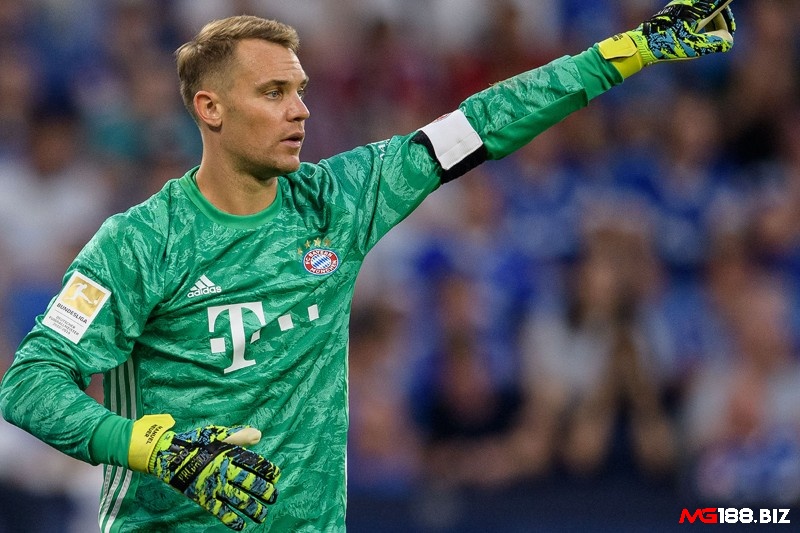 Neuer vẫn là hình mẫu lý tưởng với phong cách sweeper-keeper và kinh nghiệm dày dạn