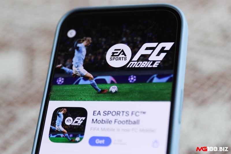 EA Sports FC Mobile nổi bật với hệ thống bản quyền khổng lồ và lối chơi chiến thuật đa dạng.