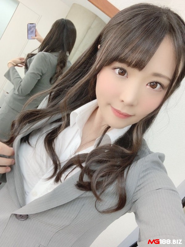 Hiyori là một nữ diễn viên xinh đẹp và nổi tiếng trong làng giải trí phim người lớn Nhật Bản
