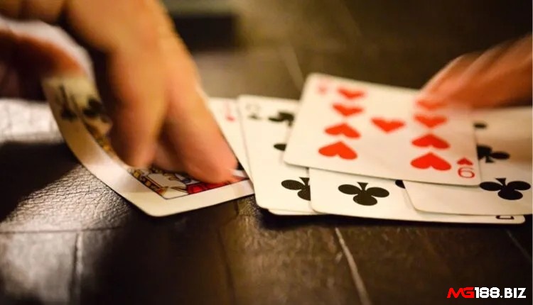 Rèn luyện kỹ năng nhớ bài và phán đoán chiến lược đối thủ trong Phỏm.