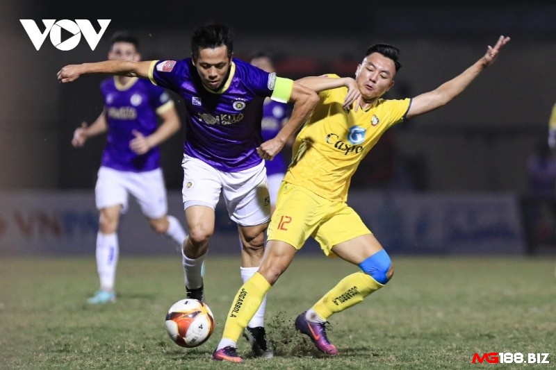 Thời tiết, thẻ phạt sớm, sân bãi hay trọng tài đều có thể thay đổi hoàn toàn cục diện hiệp đấu