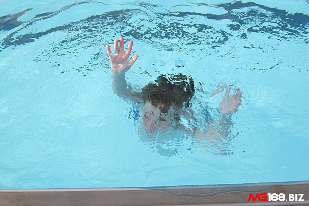 Giải mã giấc mơ chết đuối ẩn chứa con số đề tài lộc đi kèm