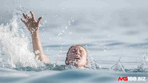 Giải mã giấc mơ chết đuối mang lại vận may lô đề