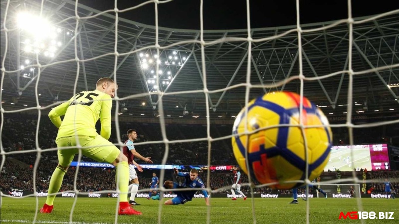 Dù hấp dẫn, kèo Both Team To Score vẫn tiềm ẩn nhiều rủi ro do yếu tố bất ngờ và tính khó lường của bóng đá.