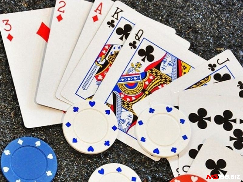 Cách nhận diện phỏm có sẵn, cạ tiềm năng và bài rác để lập kế hoạch đánh.