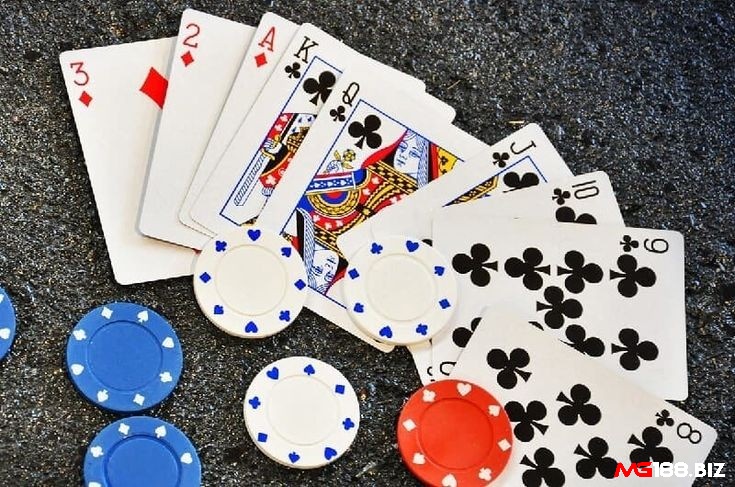 Cách ghi nhớ bài chết, bài ăn và bài gửi để tính toán phỏm chính xác hơn.