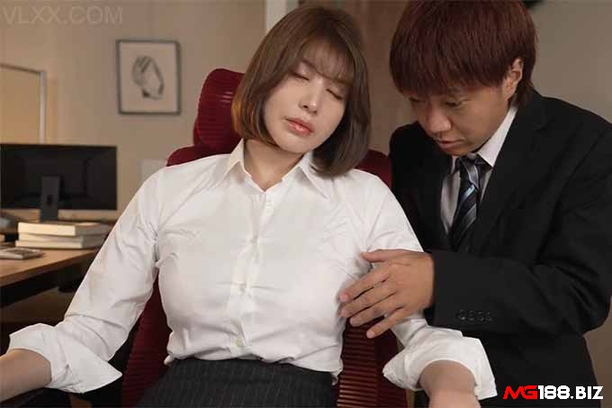 Asuka với vòng một khủng của mình luôn khiến nhiều đàn ông mê mẫn