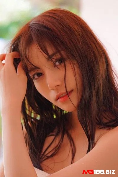 Kaede tahm gia thị trường 18+ từ năm 2018 và nhanh chóng trở nên nổi tiếng