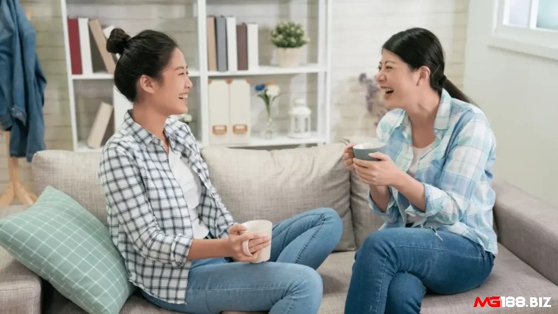 Mơ thấy bạn bè cùng làm việc tại một công ty phản ánh cho mong muốn hợp tác và cùng phát triển bản thân trong bạn