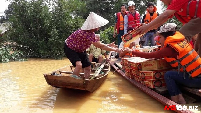 Giấc mơ thấy mang tiền đi làm từ thiện là một điềm báo tốt thể hiện phúc đức cùng lòng nhân hậu của bạn