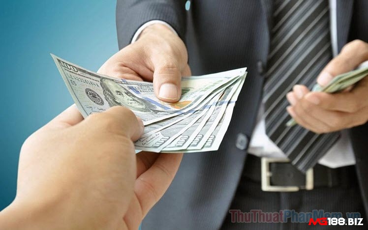 Giải mã giấc mơ thấy cho tiền người khác cùng các điềm báo và những con số may mắn mang lại