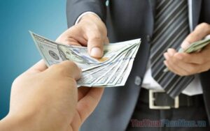 Giải mã giấc mơ thấy cho tiền người khác và con số may mắn