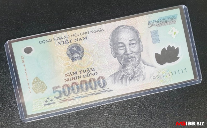 Mơ thấy tờ tiền có seri số đảo thể hiện sự thay đổi cách bạn quản lý tiền bạc cũng như một cơ hội tài chính đến với bạn